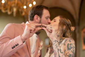 Brautpaar mit Ringen