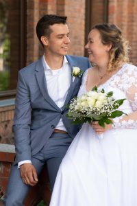 Brautpaar vor dem Kaiserbahnhof